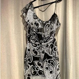 Black and white one shoulder dress